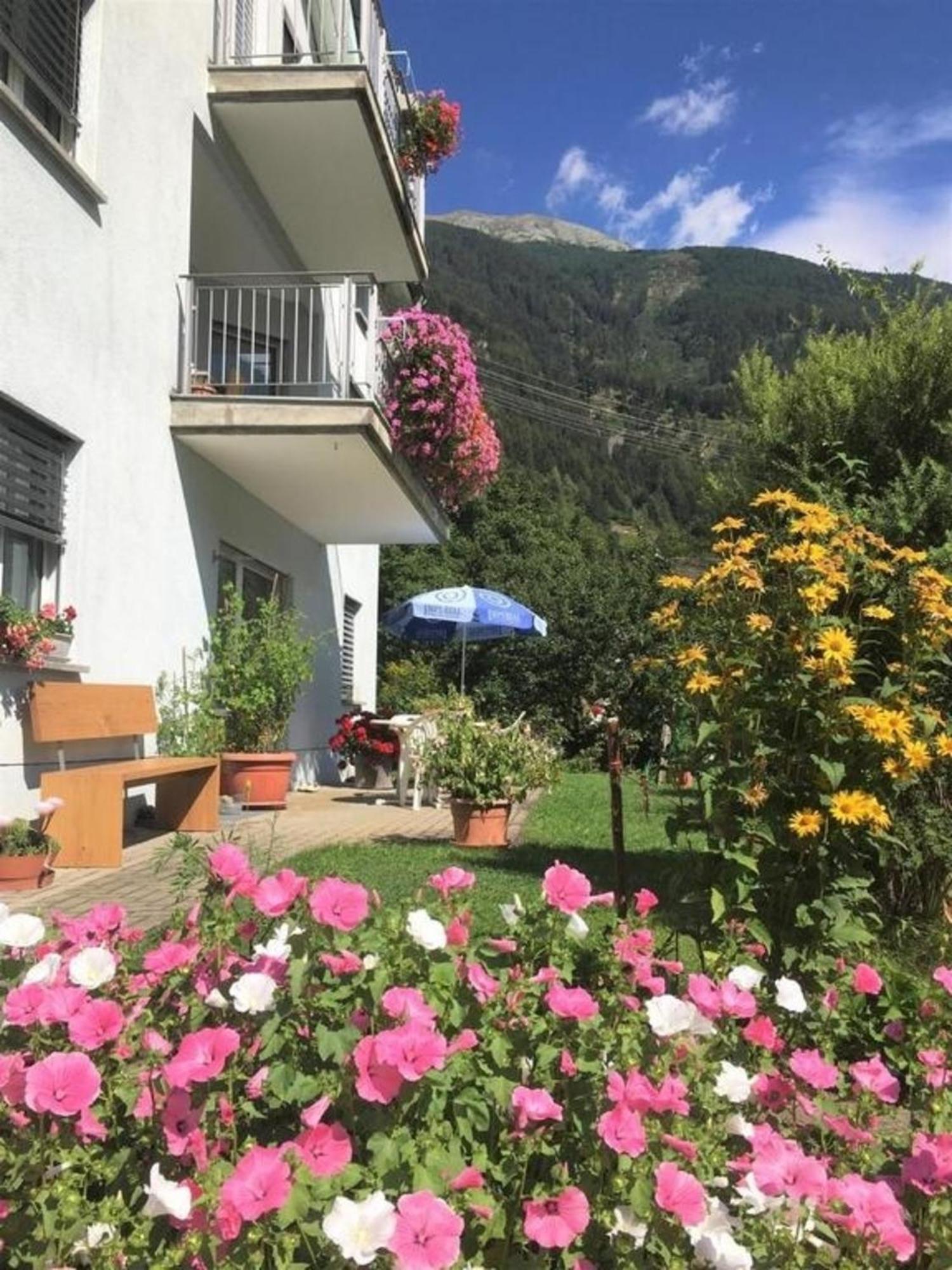 Schoene, Sonnige 25-Zimmer Parterre-Ferienwohnung Poschiavo Exterior photo