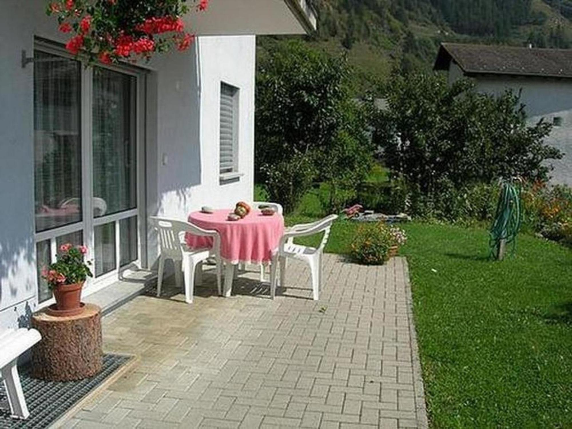 Schoene, Sonnige 25-Zimmer Parterre-Ferienwohnung Poschiavo Exterior photo