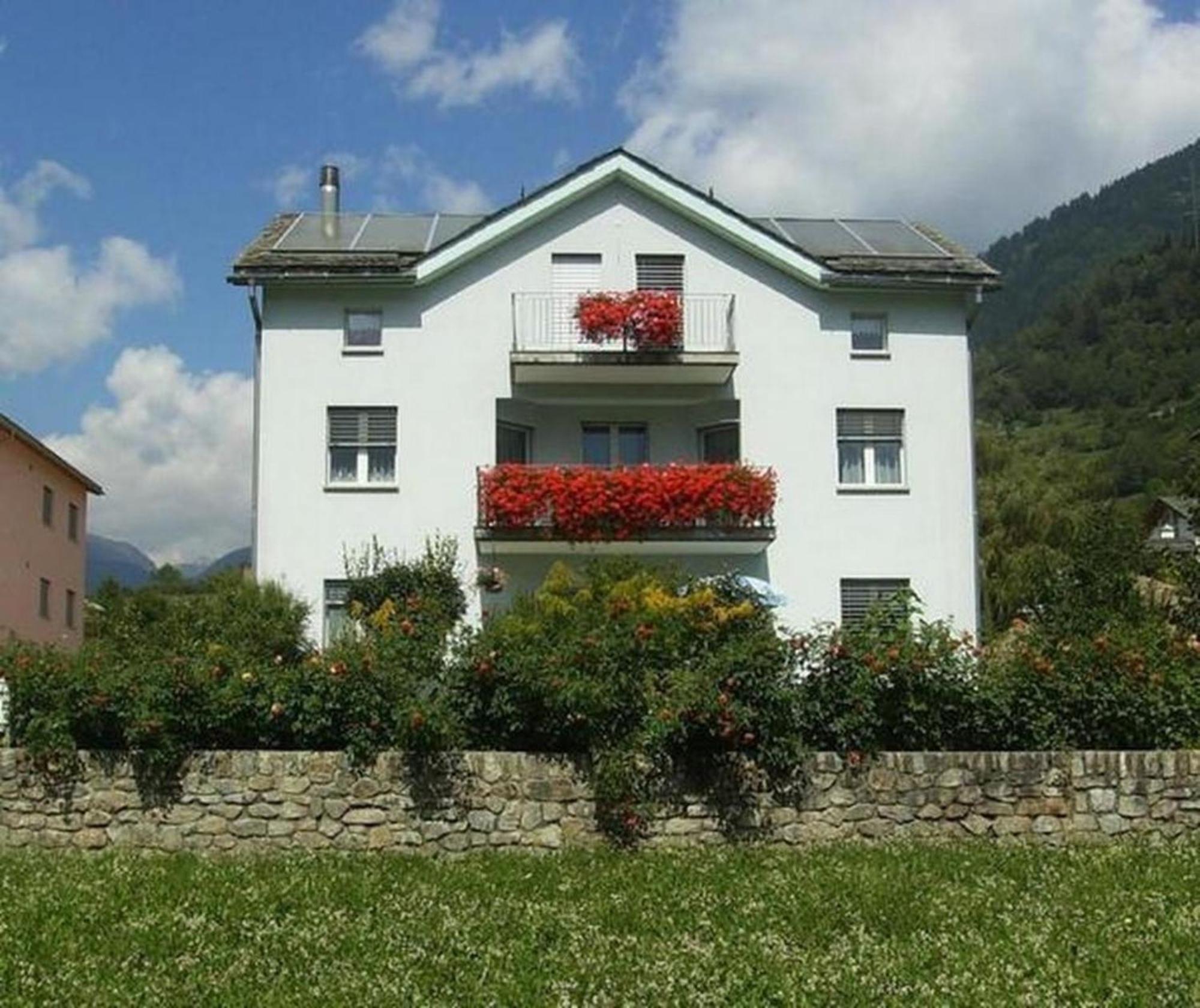 Schoene, Sonnige 25-Zimmer Parterre-Ferienwohnung Poschiavo Exterior photo